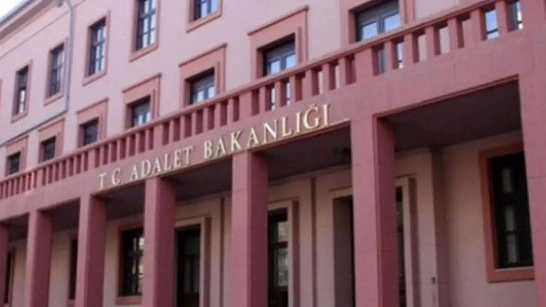 Adalet Bakanlığı Resmi Gazete'de İlan Yayımladı: 700 Kamu Personeli Alımı Yapıyor