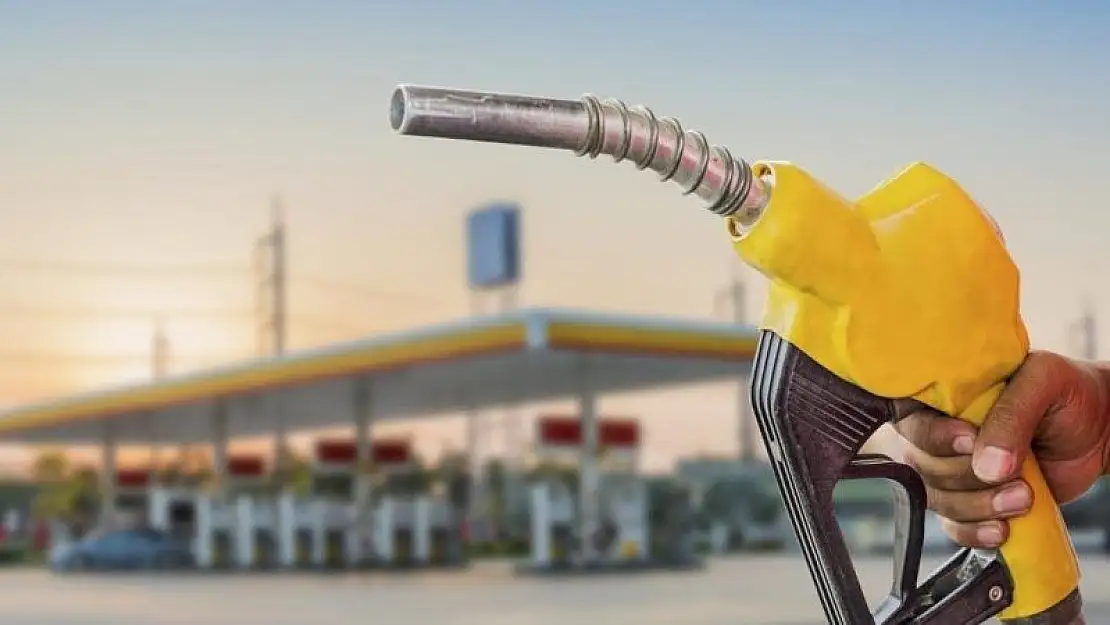 Akaryakıt fiyatları aldı başını gidiyor! Araç sahiplerine müjdeli haber geldi: Benzin, motorin ve LPG alımında 40 TL indirim haberi geldi