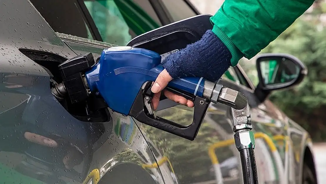 Akaryakıtta sonunda beklenen oldu! Motorin benzin ve LPG'ye indirim yapıldı: İşte Ankara İstanbul İzmir yakıt fiyatları