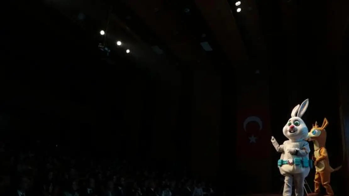 "Akıllı Tavşan Momo" dondurma kesti