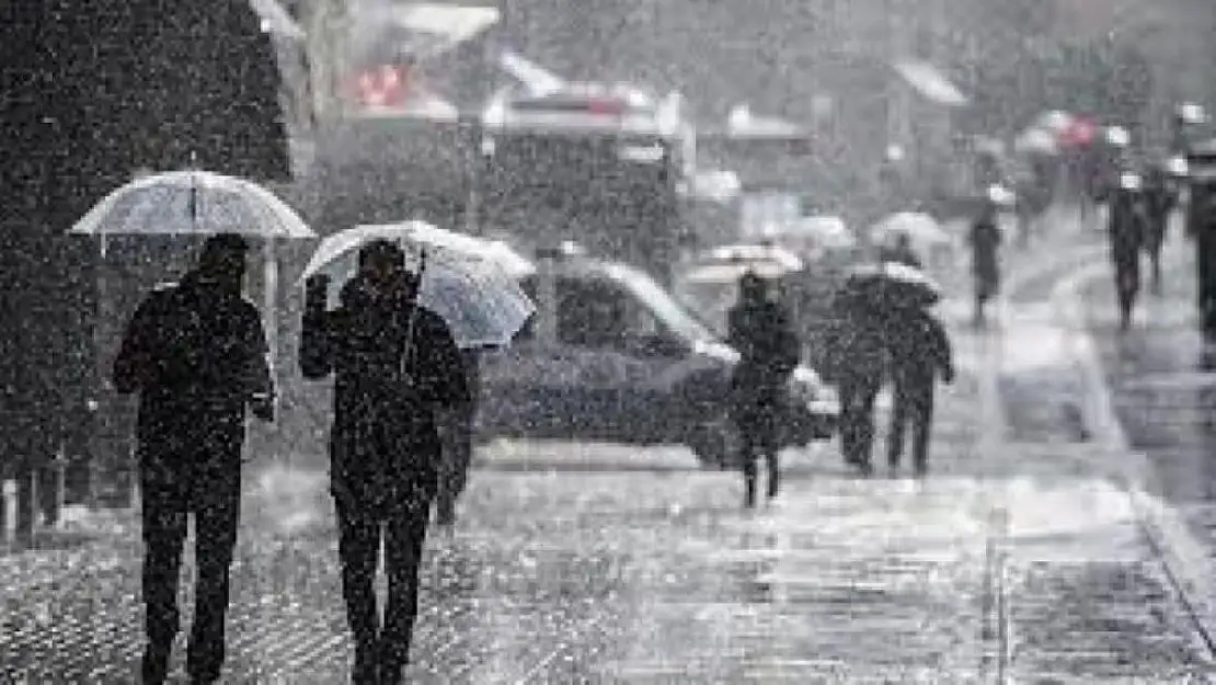 Akşam saatlerinden itibaren başlıyor! Yarın akşama kadar şiddetli sağanak yağış!