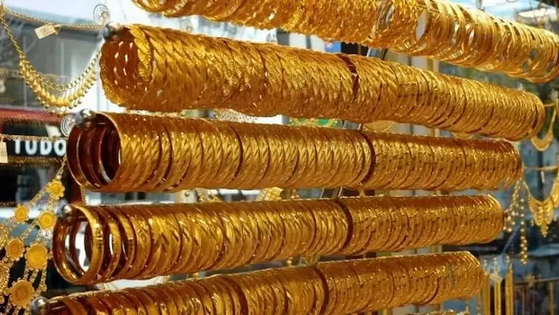 Altın Fiyatları Neden Düşüyor? Altın Almak İçin Doğru Zaman Mı?