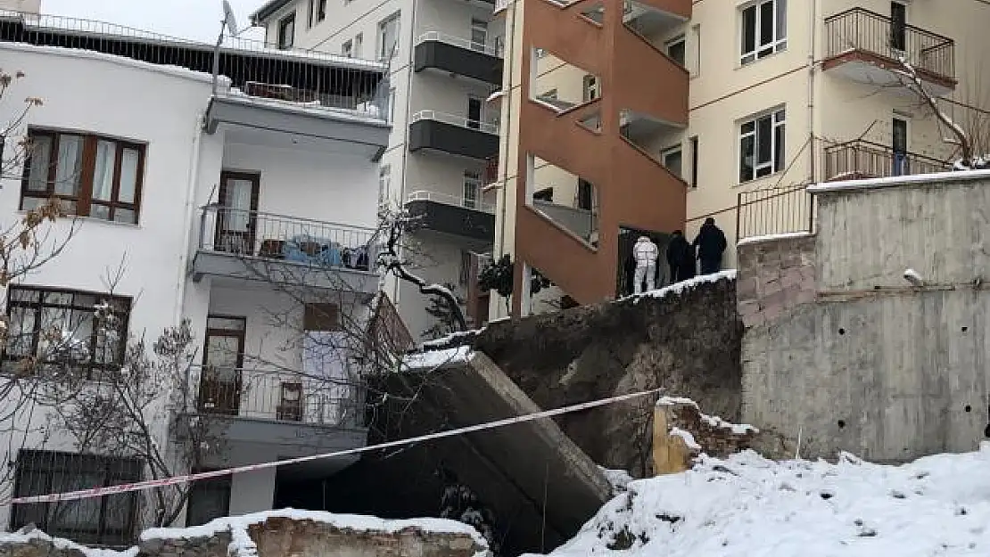 Ankara'da 5 Metrelik İstinat Duvarı Apartmana Devrildi