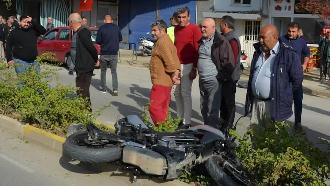 Antalya'da Korkunç Kaza: Genç Motosiklet Sürücüsü Kamyon Altında Hayatını Kaybetti