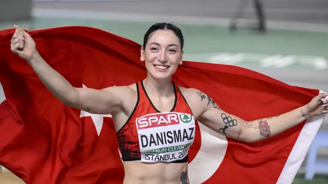 Avrupa şampiyonu oldu sosyal medya karıştı! Türkiye rekortmeni için çıplaklık tartışması alev aldı! Belden aşağısı sansürlenen atlete, ünlü isim sahip çıktı!