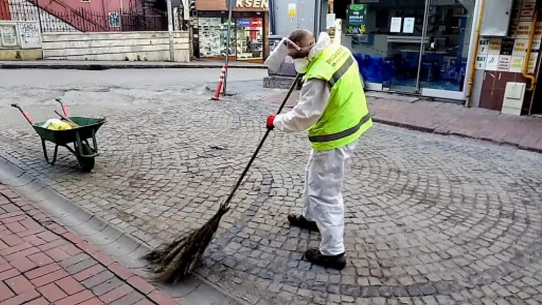 Belediye temizlik personeli yerde servet buldu!