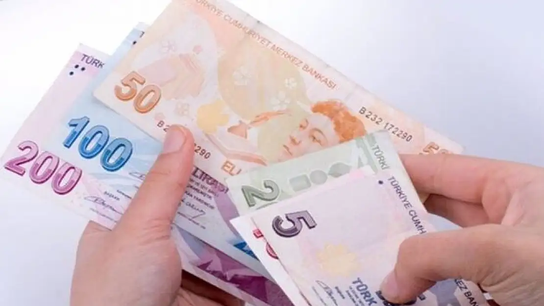 Bugün emeklilere ek ödemeler başladı! Emeklilerin banka hesabına 3.750 TL yatıyor: ATM'den paralarını çekebilirler