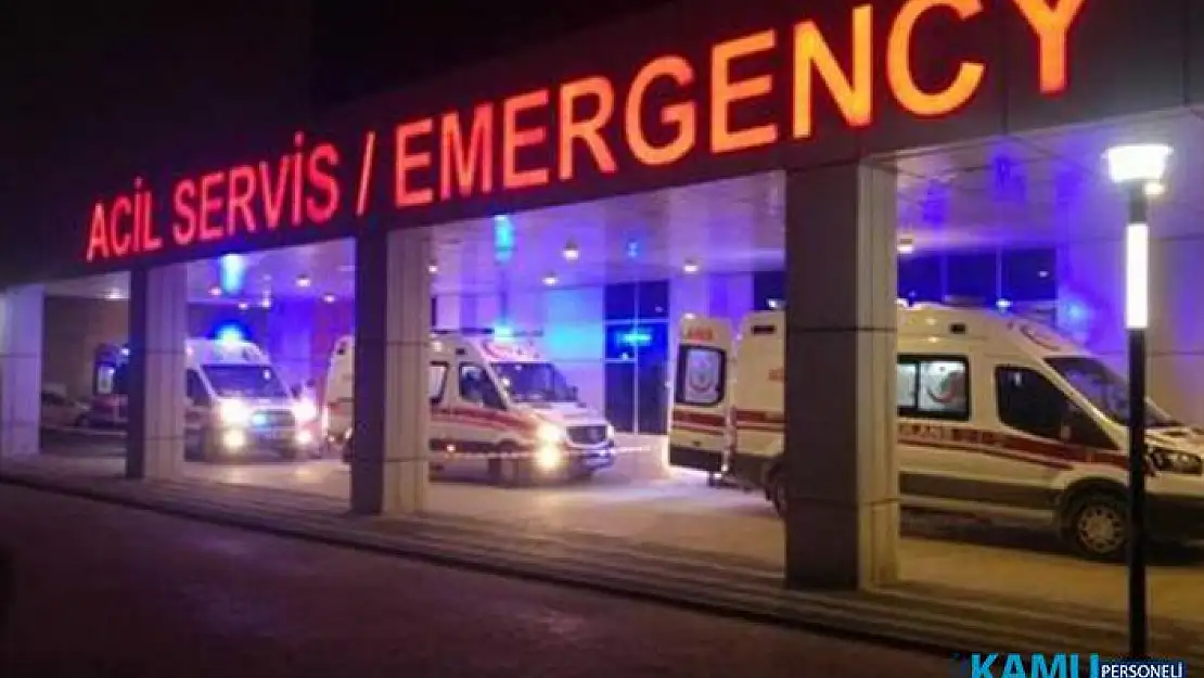 Çorum İskilip'de Minibüs İle Otomobil Çarpıştı: 14 Kişi Yaralandı