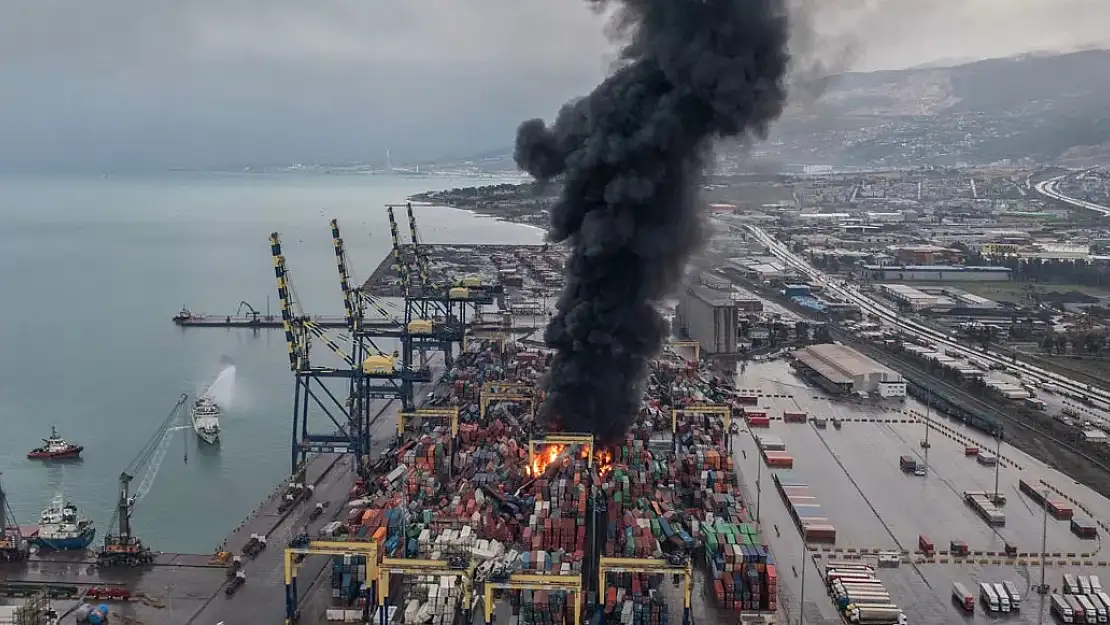 Depremin şiddetiyle İskenderun Limanı çöktü! Can kaybı yok!