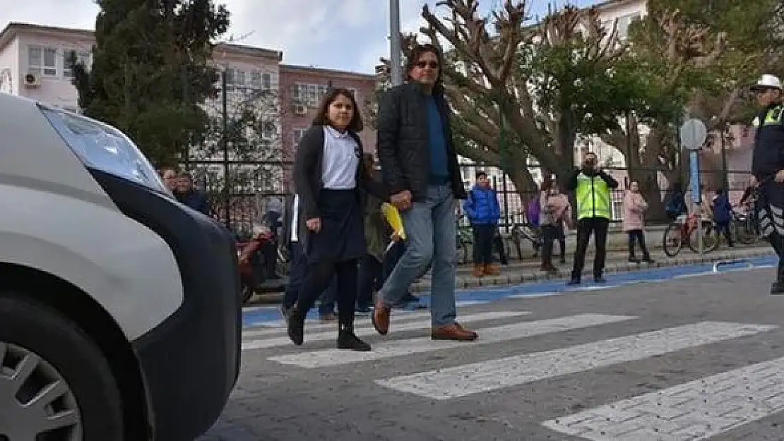 EGM'den son dakika uyarısı! Yarına dikkat! Yaya geçitlerinde 200 bin kolluk kuvvet görevlisi