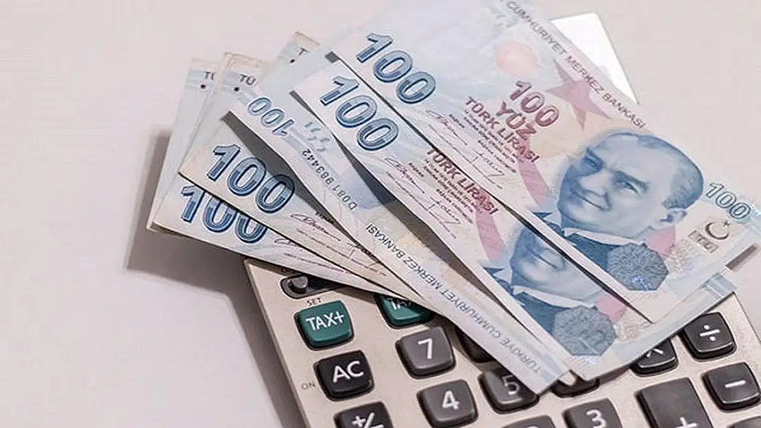 Emeklilere 1.750 TL ek ödeme bugün onaylandı! Emeklilerin banka hesabına paralar yatmaya başladı: ATM veya şubeden alınabilir