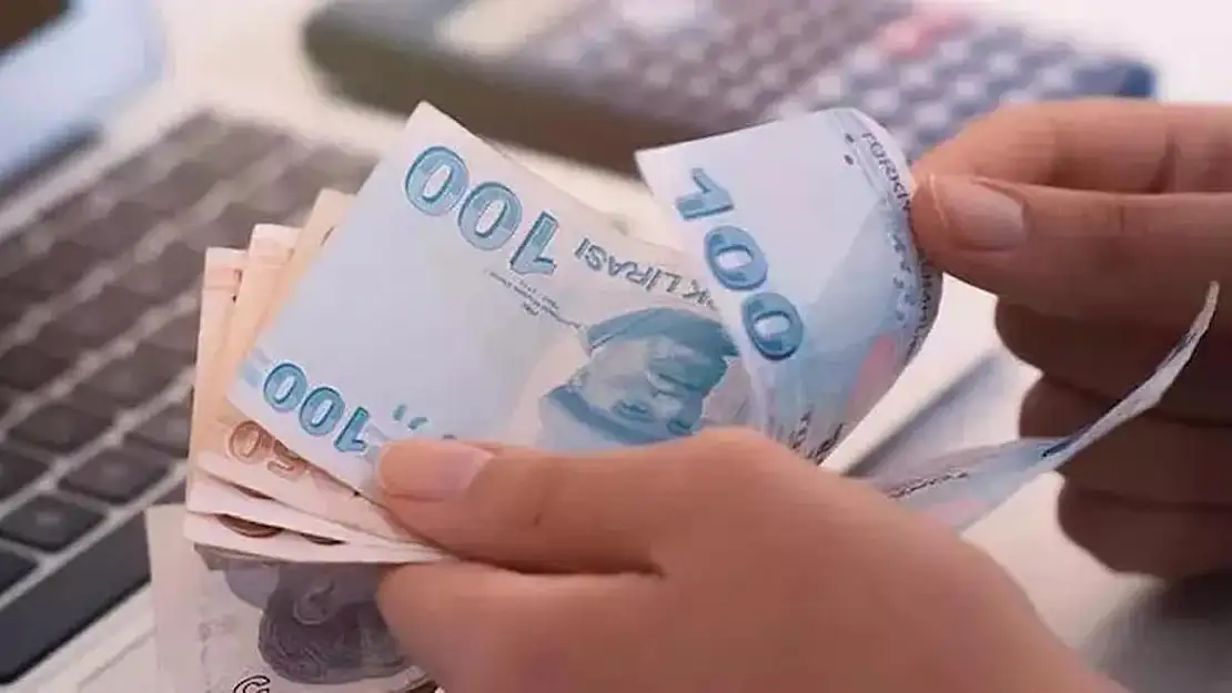 Emeklilerin Beklediği 5.000 TL İkramiye ve Asgari Ücret Tartışmaları: Türkiye Ekonomisindeki Sancılar