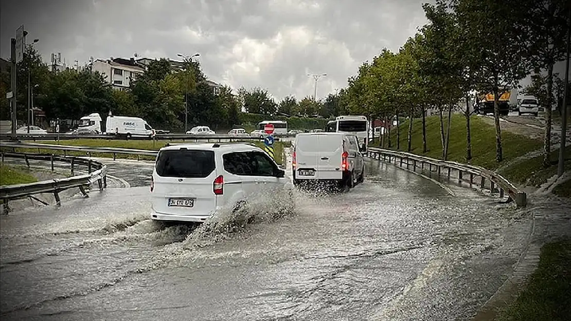 Esenyurt'ta Sağanak Yağış Haramidere'yi Taşırdı