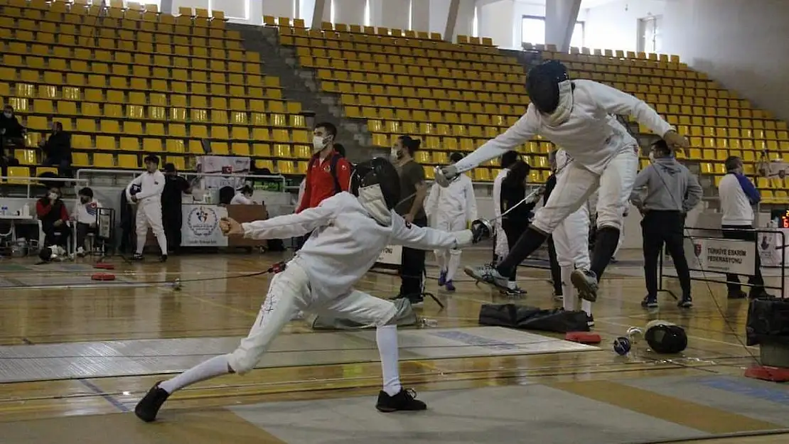 Eskrim Federasyon Kupası'nda 1075 sporcu mücadele etti