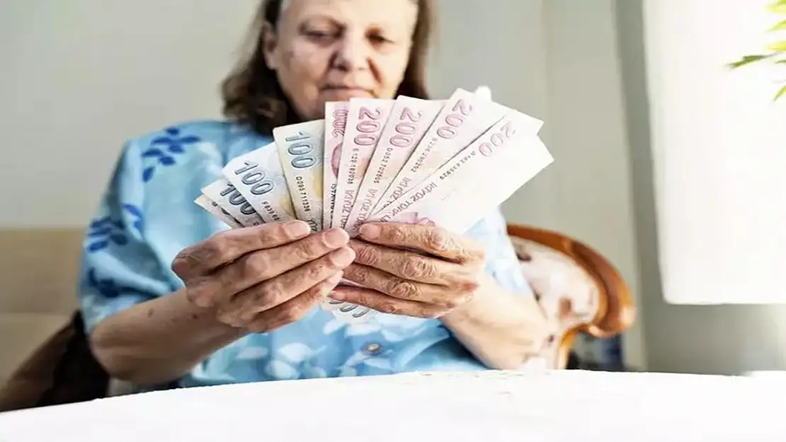 EYT ile emekli olmak isteyenlere kamudan destek! Düşük faiz ile kredi hizmeti sunulacak