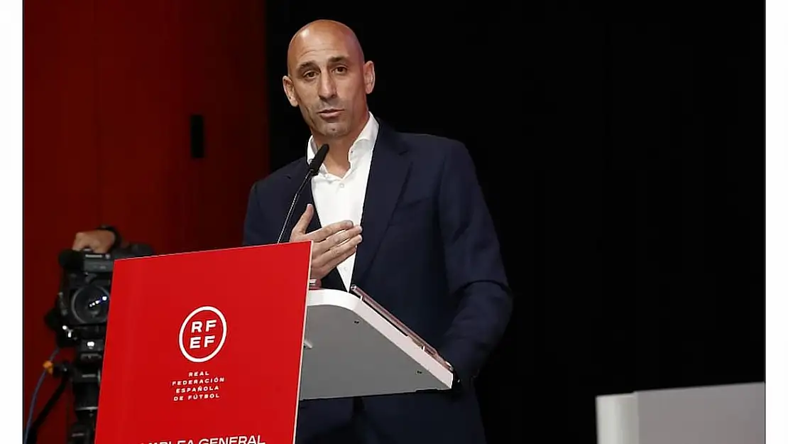 FIFA, Eski İspanyol Federasyon Başkanı Luis Rubiales'i 3 Yıl Spordan Men Etti