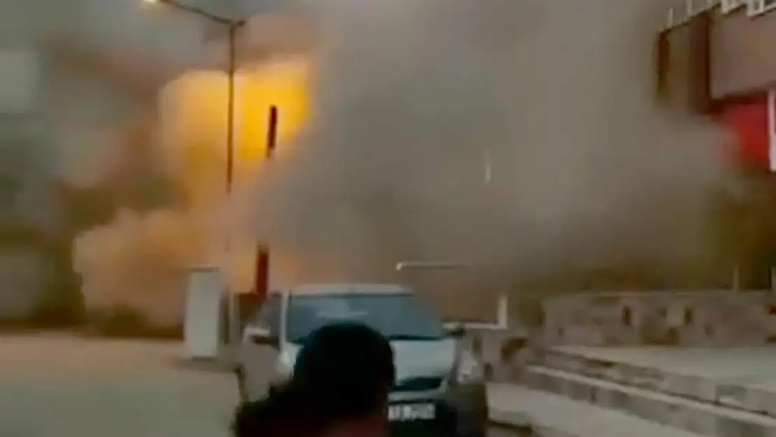 Gaziantep'te Depremde Hasar Gören Bina Yıkım Sırasında Çöktü