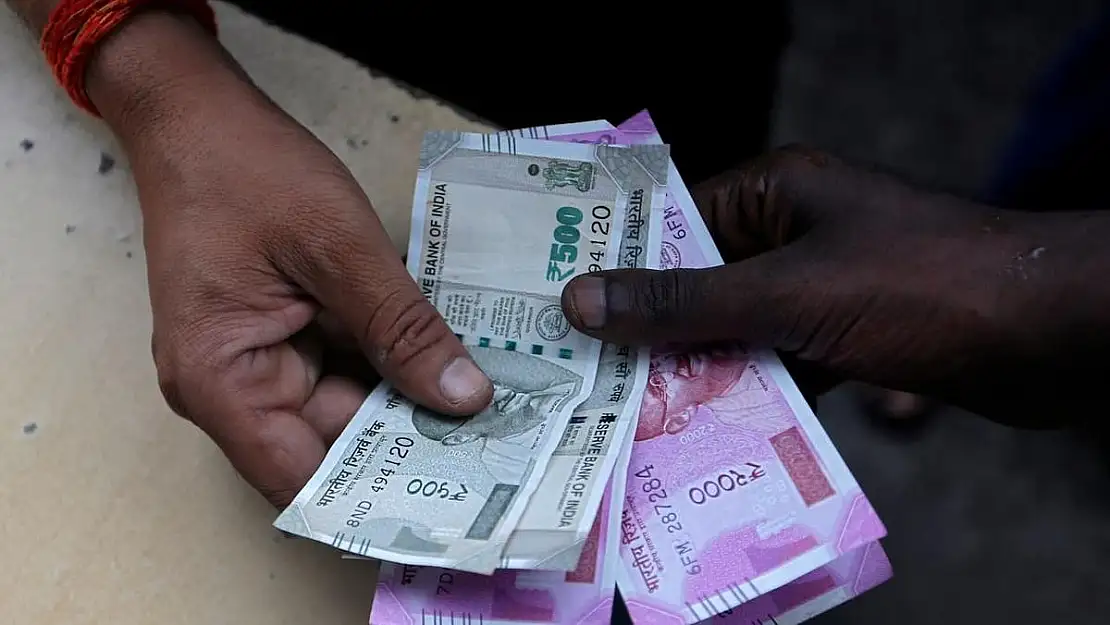 Hindistan Rupisi, RBI Müdahalesi ve Sermaye Çıkışları Dansında Rekor Düşük Seviyeye Ulaştı