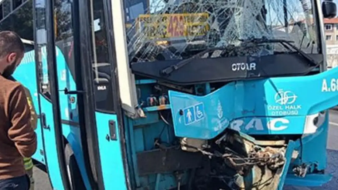 İstanbul Avcılar'da otobüs kaldırıma çıktı! Çok sayıda yaralı var!