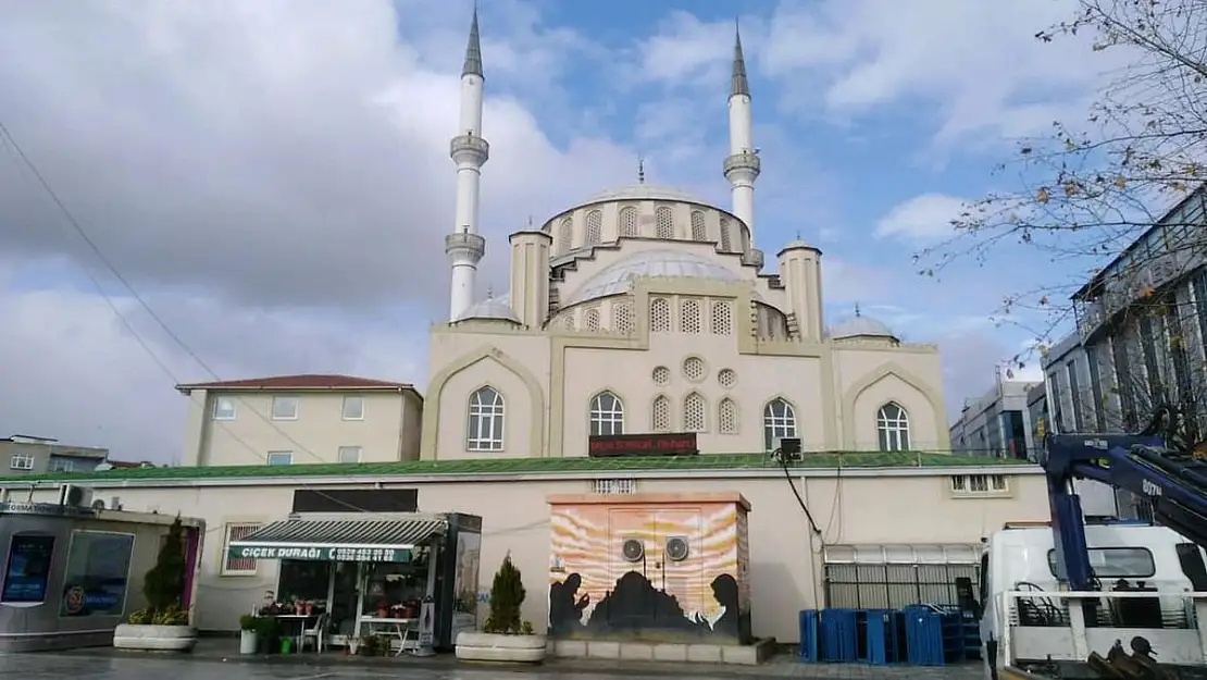 'İstanbul Esener Merkez Camii'nde Tartışmalı Cuma Hutbesi: Atatürk ve Diyanet İşleri Başkanlığı Arasındaki Gerilim Tırmanıyor'