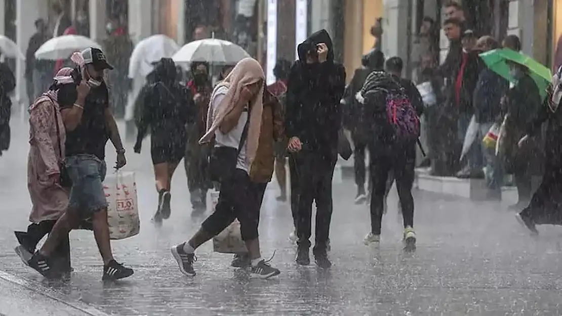 İstanbul'da Beklenen Fırtınalı Hava: Önlemler ve Beklentiler
