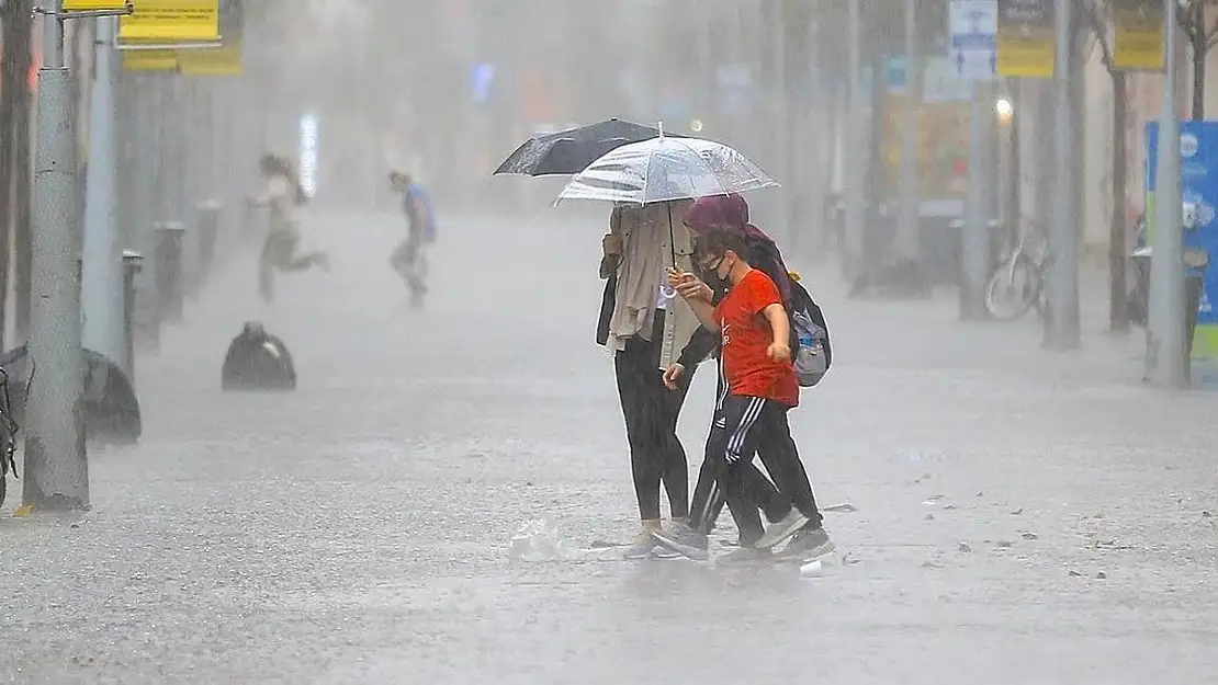 İstanbul'da Kuvvetli Yağış Alarmı: Meteoroloji'den Güncel Uyarılar ve Beklenen Hava Durumu