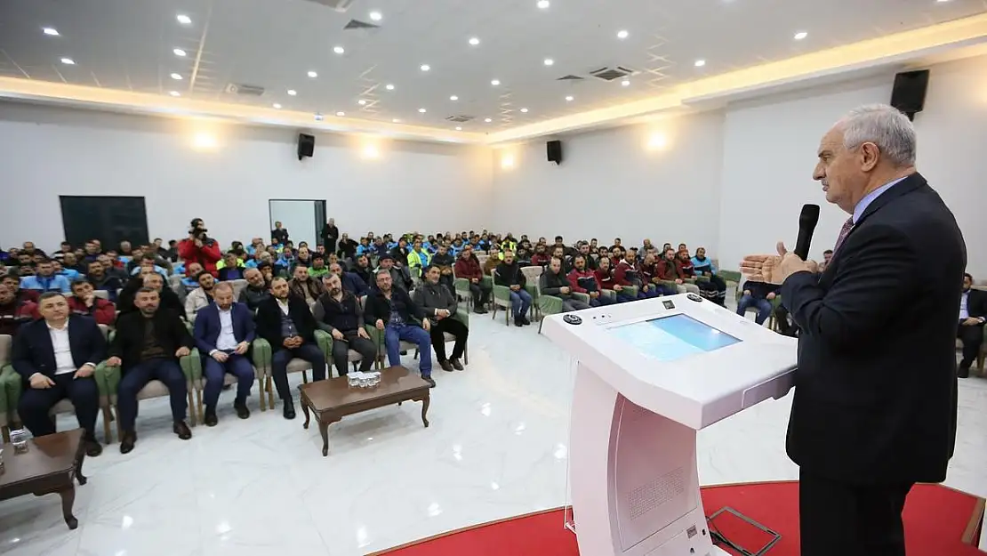 İzmit Belediyesi personelleriyle alakalı bir dizi yeni karar aldı! Maaşlara yüzde yetmiş oranında zam geldi! En düşük maaş 16 bin lira oldu!