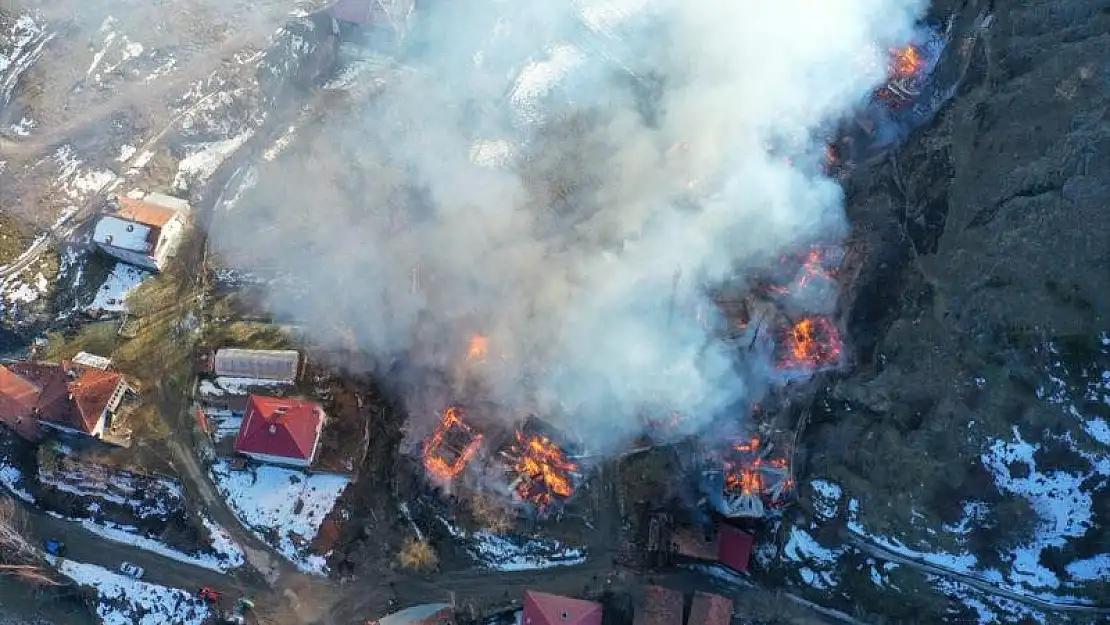 Kastamonu'da Yangın Felaketi: 10 Ev Kullanılamaz Hale Geldi!