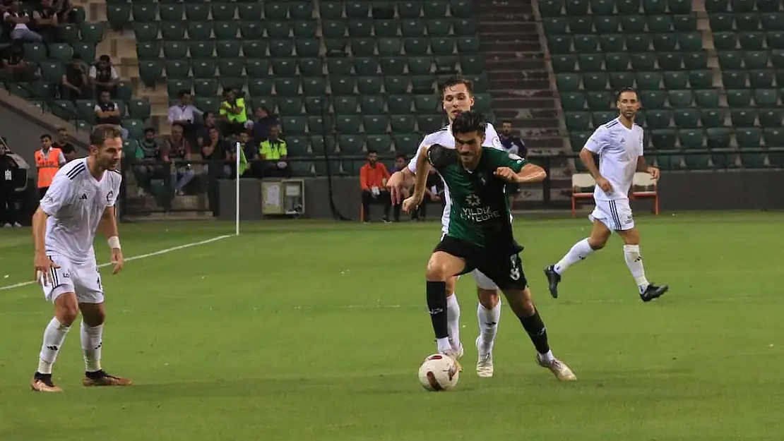 Kocaelispor, 10 kişi kaldığı maçta Altay'ı 3-2 mağlup etti
