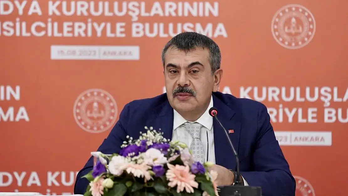 Liselerde Sınıf Tekrarı Geri Geldi: Eğitimciler ve Siyasiler Ne Diyor?