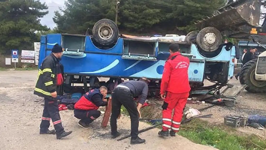 Manisa'da Tarım İşçilerini Taşıyan Otobüs Devrildi! Çok Sayıda Ölü Ve Yaralı Var