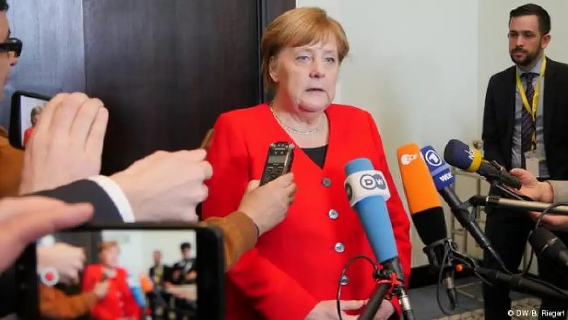 Merkel, Arap ülkelerine Suriye'deki siyasi değişim sürecine katkıda bulunmalarını istedi