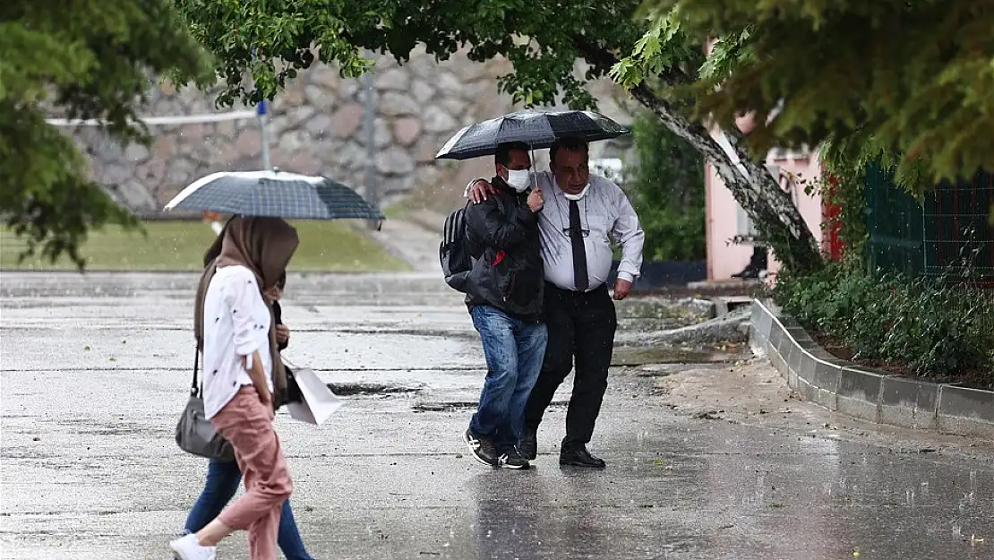 Meteoroloji uyarılarını peş peşe sıraladı! Saat verildi! Kuvvetli geliyor..