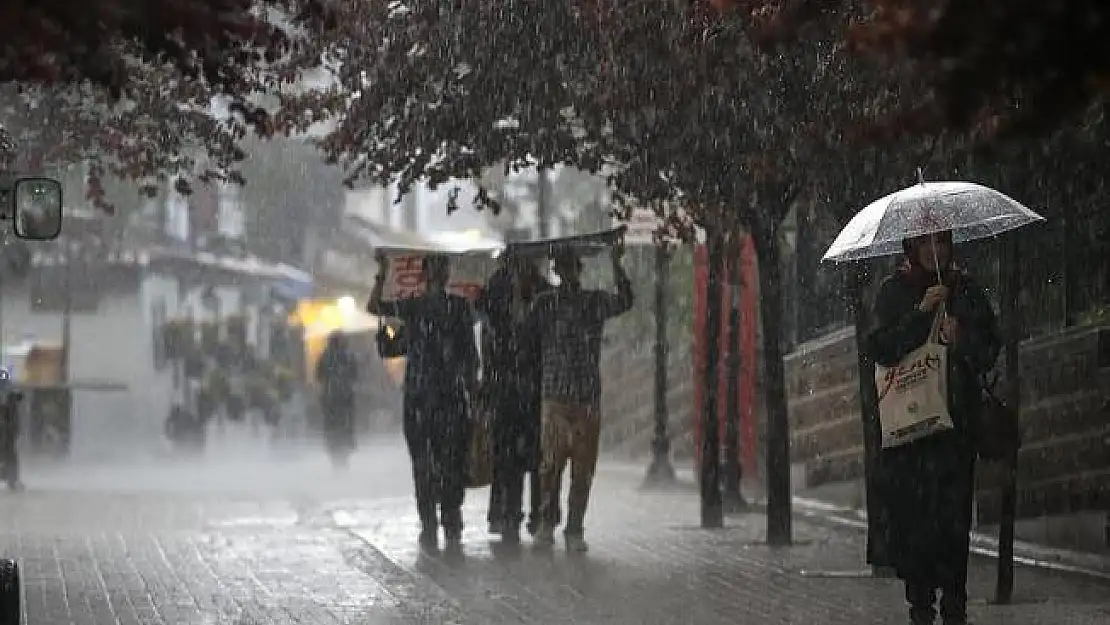 Meteoroloji'den Kuvvetli Yağış Uyarısı: Bu İllerde Yaşayanlar Dikkat !