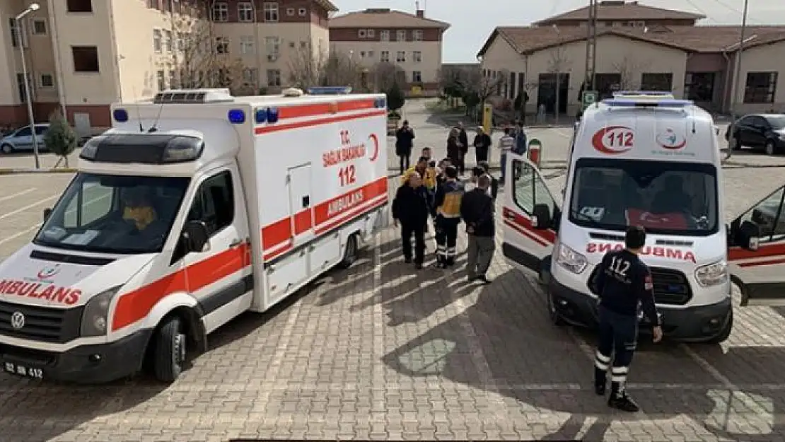 Mimar Sinan Mesleki ve Teknik Anadolu Lisesi'nde 39 öğrenci zehirlenerek hastaneye kaldırıldı!