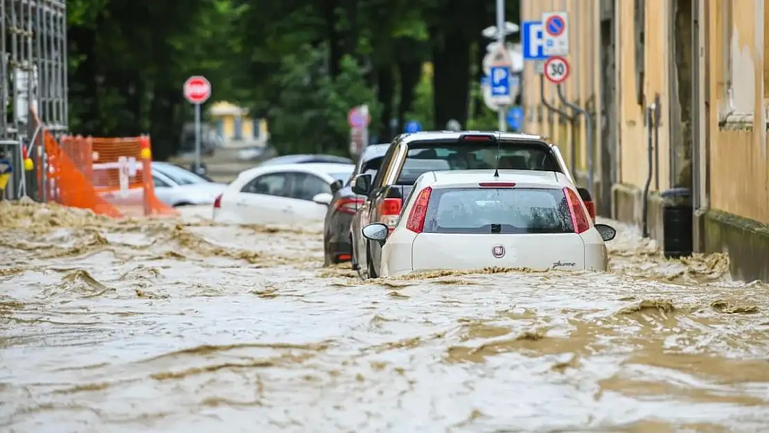 New York'ta Yağmur Felaketi: Şehir Sular Altında Kaldı