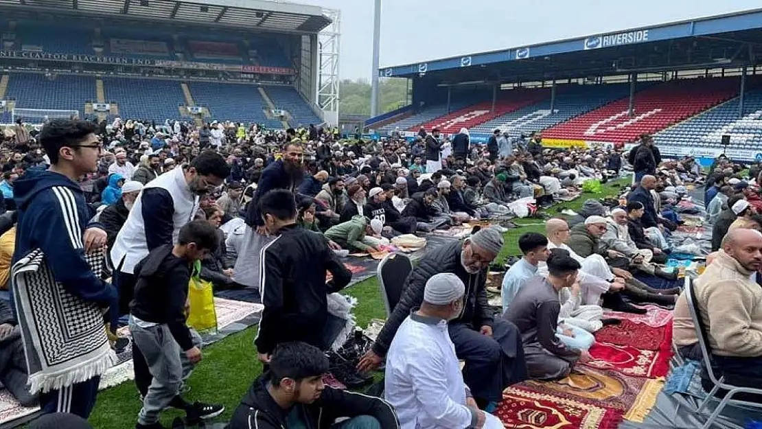 O Ülkede Bir İlk! Stadı Müslümanlara Açtılar