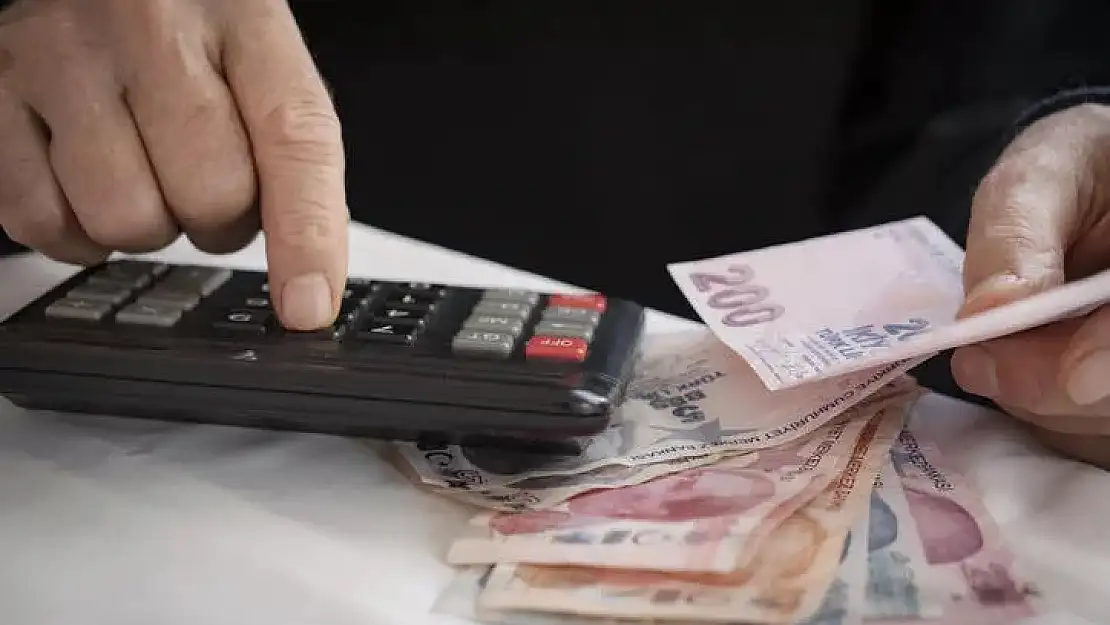Ödemeler belli oldu! EYT'li emeklinin cebi para dolacak! Bayram ikramiyesi ve promosyon ödemesi 30 bin TL'ye ulaşacak!