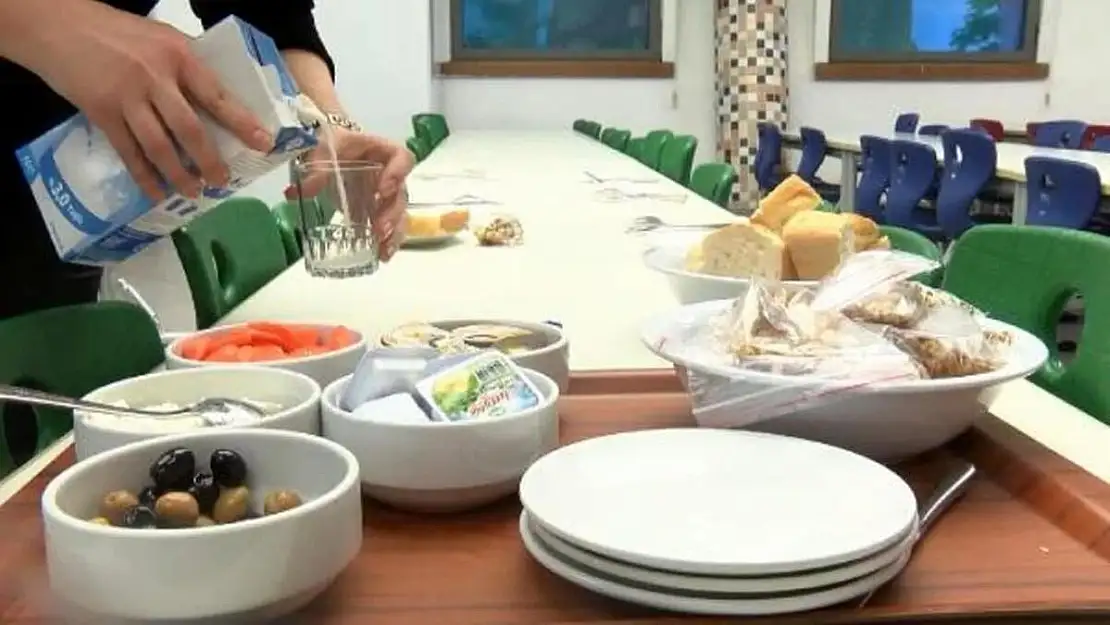 Okullarda ücretsiz yemek ve eğitim sistemine dair flaş açıklama