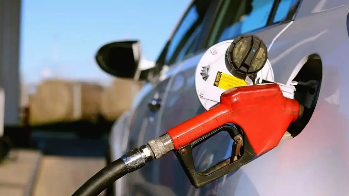 Otomobil sahiplerine çifte bayram! Benzin motorin ve LPG'ye indirim geldi: Süreli indirim gelişmesi