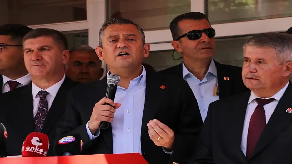 Özgür Özel'den hükümete 'borç' resti: Emekliden 5 kg kıyma parası çaldılar