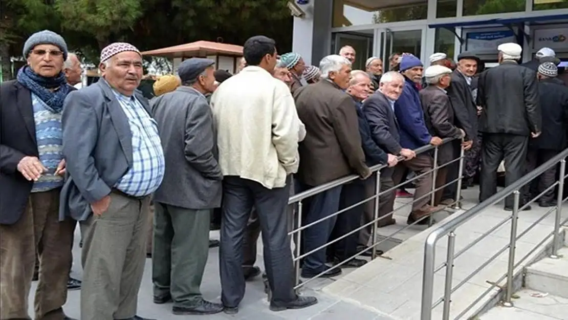 SGK uzmanı 'üzgünüm' diyerek duyurdu! Emekli olmak isteyenler kahrolacak