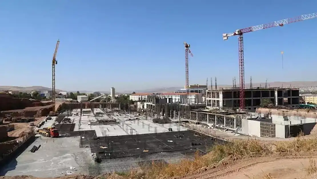 Sivas'ta Cumhuriyet Üniversitesi Tıp Fakültesi Araştırma ve Uygulama Hastanesi 2024'te Hizmete Girecek