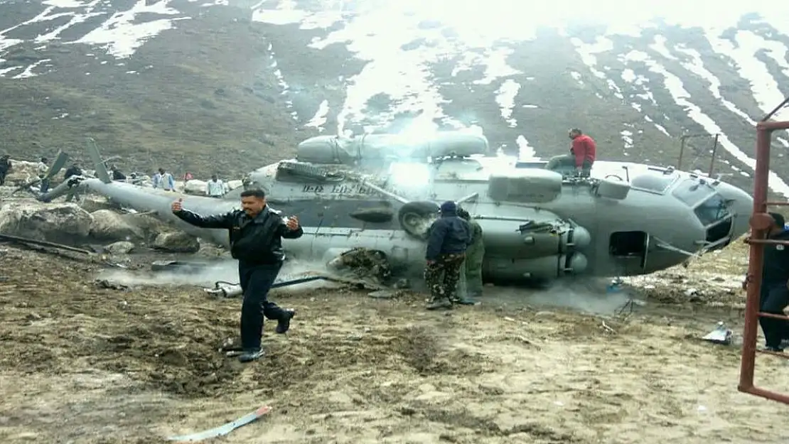 Son dakika Hacıları taşıyan helikopter düştü! Çok sayıda kişi hayatını kaybetti