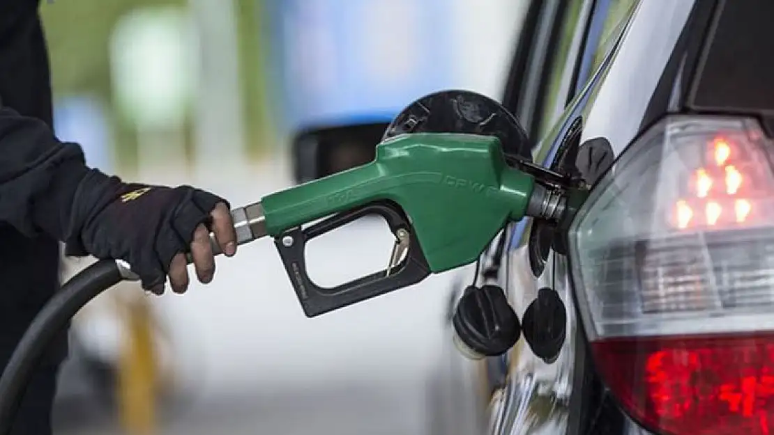 Sürücülere günün müjdesi geldi! Benzin, motorin ve LPG'de rekor indirim: Ankara, İstanbul, İzmir akaryakıt fiyatları
