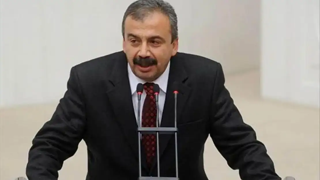TBMM'de Heyecanlı Anlar Başkanvekili Sırrı Süreyya Önder Hastaneye Kaldırıldı
