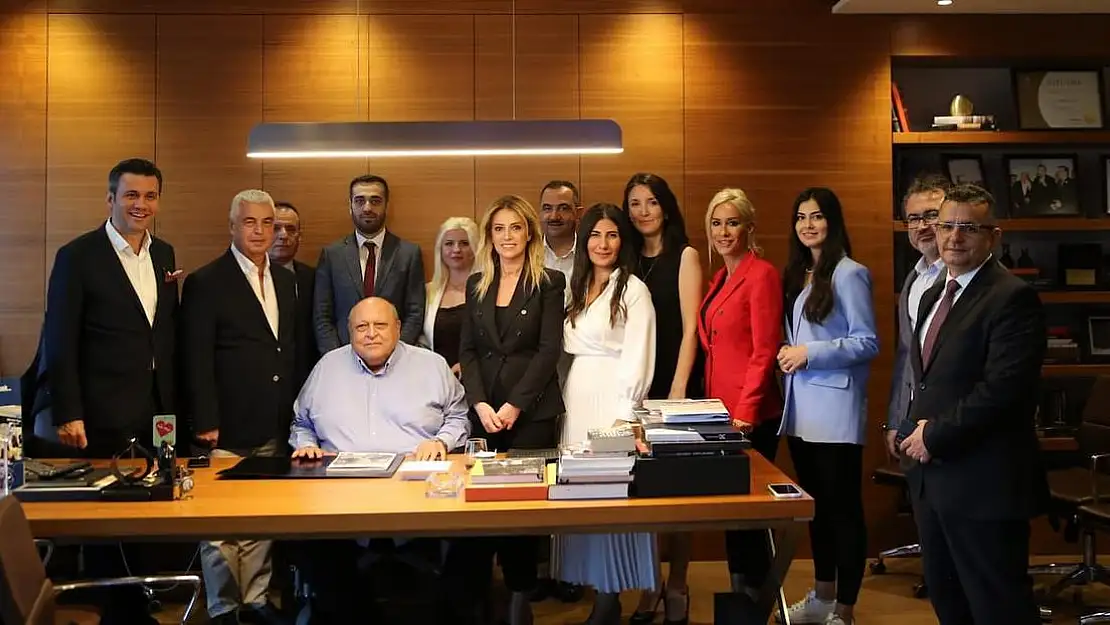 Türkiye'de iş dünyası dergisi, tekstil sektörünün abisi Abdullah Kiğılı'yı kapak yaptı