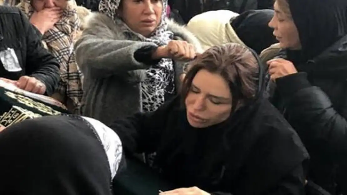 Ünlü Sanatçının Acı Günü: Aldığı Haberle Yıkıldı! Alişan'dan Destek Geldi