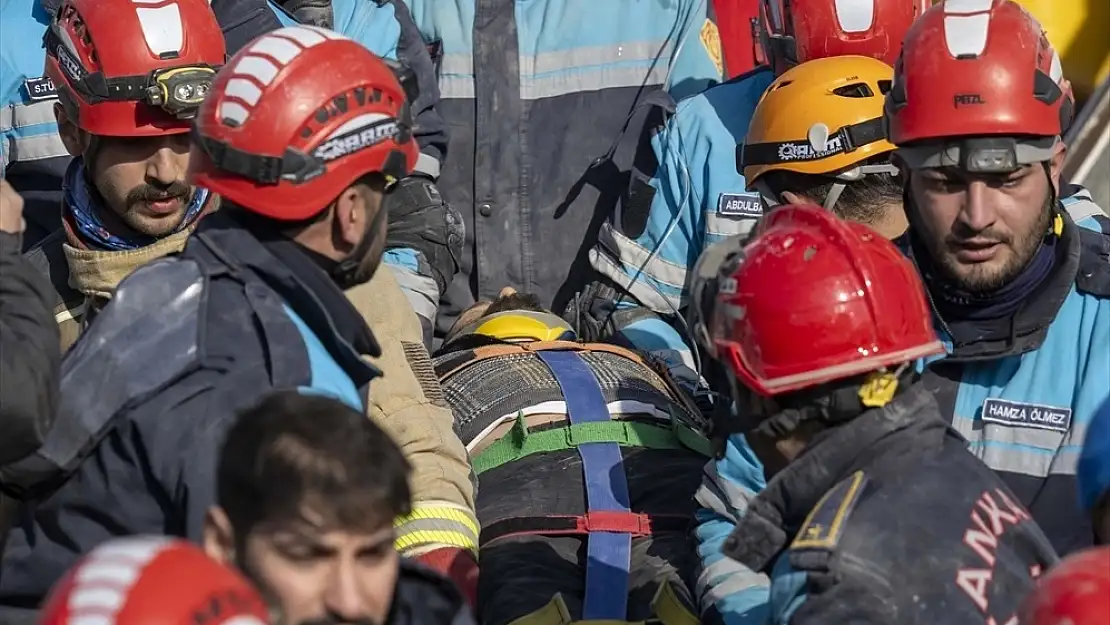 Uzman isim açıkladı! Deprem sonrası enkazdan çıkan kişiye en doğru müdahale nasıl yapılır?