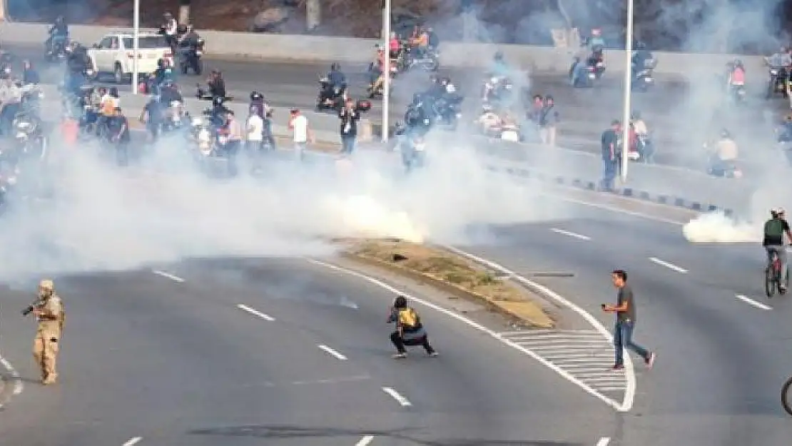 Venezuela'da Darbe Girişimi! Halk ve Askerler Sokağa Davet Edildi! Venezuela Devlet Başkanı Maduro Kimdir?